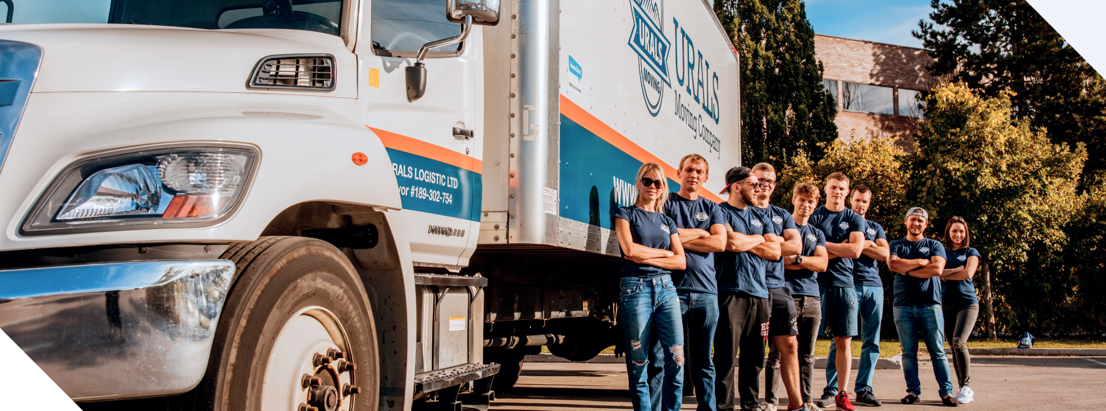 Urals Moving Company Team with white truck desktop version